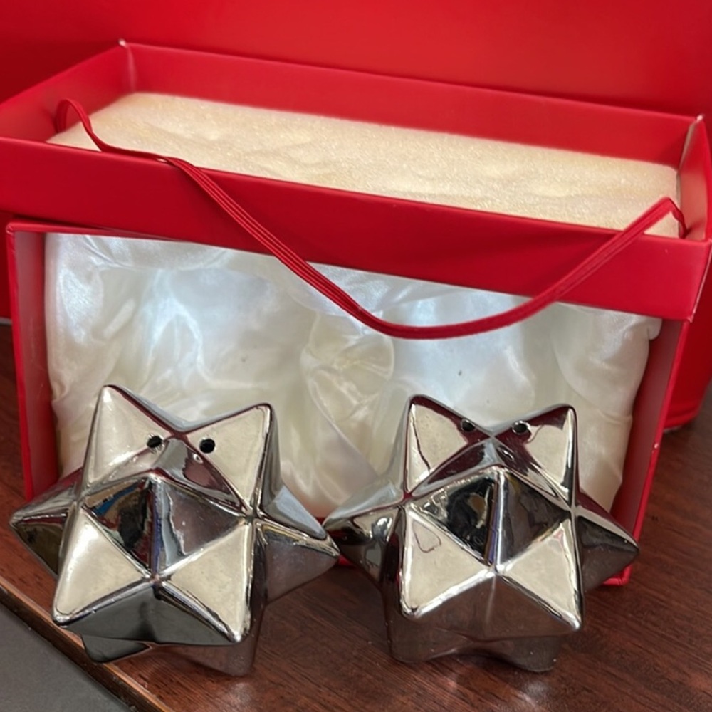 Pier 1 silver stars salt and pepper shakers